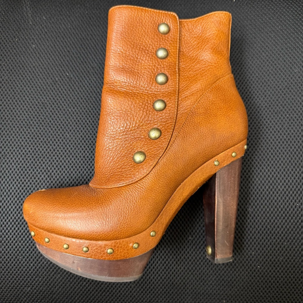 UGG - COSIMA cognac high heel platform pebbled leather bootie w studs Sz 6.5 - Picture 7 of 17